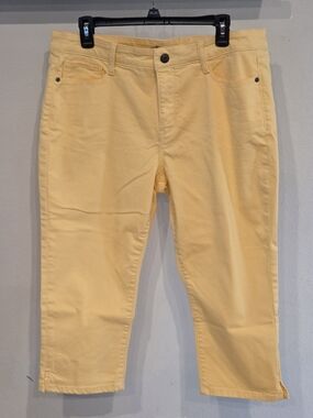 St. John's Bay Light Yellow Capri Pants